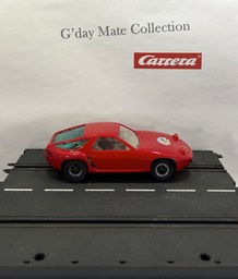 40423 Porsche 928 - rot - Kippscheinwerfer - seitlich weisser Streifen- F21