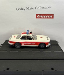 40425 BMW 3.0CSL Notarzt weiss-rot - F27 grau