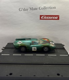 40461 Lola T70 - dunkelgrün - Streifen rot - Motor chrom - Nr16 - F25 grau