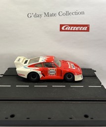 40468-2 Porsche 935 - weiss-rot - Langnese - blauer Streifen F21 grau-schwarz